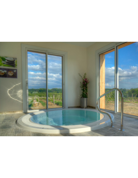 Profitez du jacuzzi offrant une vue sur les vignes, jacuzzi, sauna ouverts la nuit !