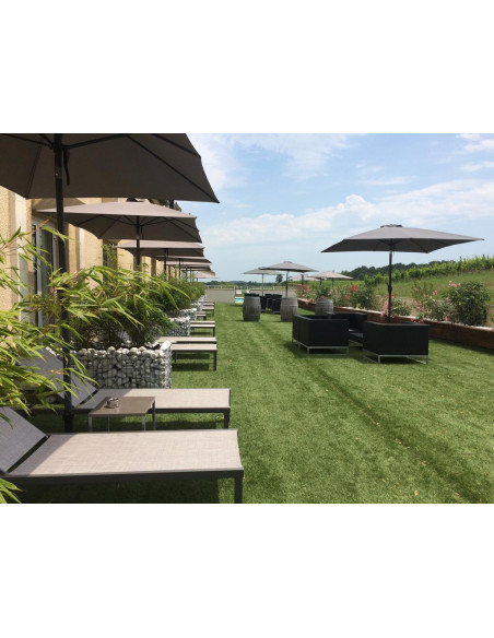 Terrasse privative de votre chambre avec transats vue sur les vignes, le top !