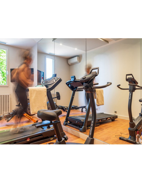 Sportifs, n'oubliez pas votre serviette, baskets !