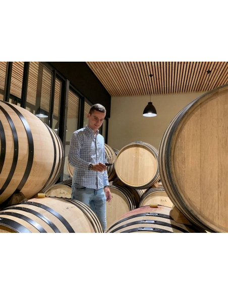 Tout au long du vieillissement en barriques, il faut contrôler le vin