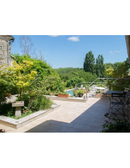 Terrasse et piscine aux beaux jours