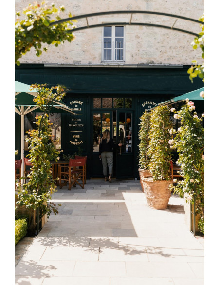L'entrée de la Brasserie Chic, l'adresse des Propriétaires viticulteurs...