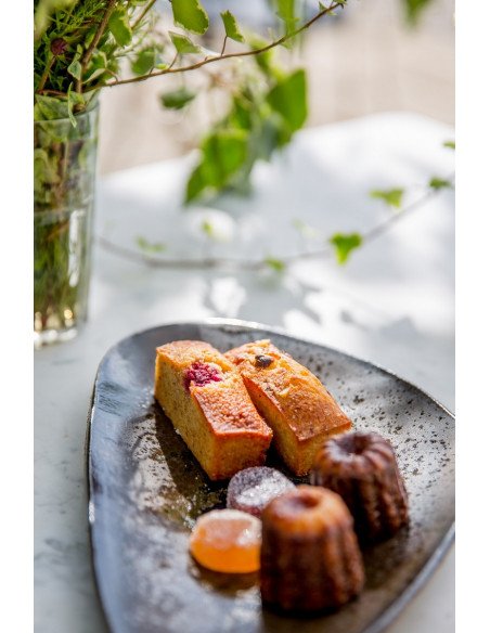 Le canelé de Bordeaux est une spécialité sucrée de la région