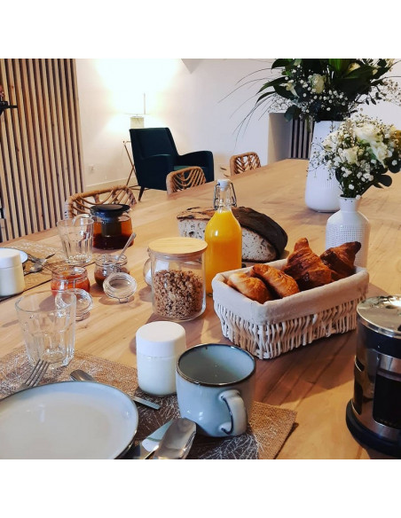 Petit déjeuner fait maison et avec des produits du village :)