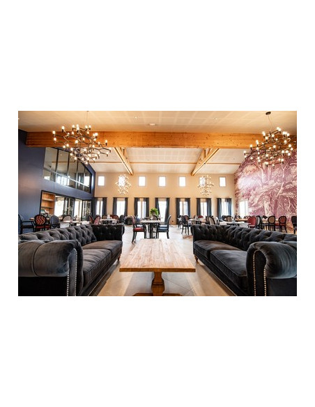 Un des salons du restaurant pour votre dîner sur place