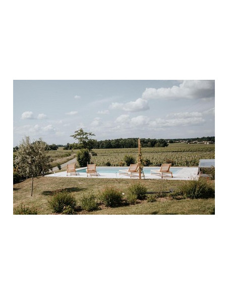 Piscine, transats, vignoble, farniente après les visites & dégustations