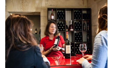 Idée cadeau original offrir un coffret de vin de Bordeaux pour la Saint  Valentin près de Toulon dans le Var - Cave à Vin, Champagne et Spiritueux à  La Garde - L'Entrepôt