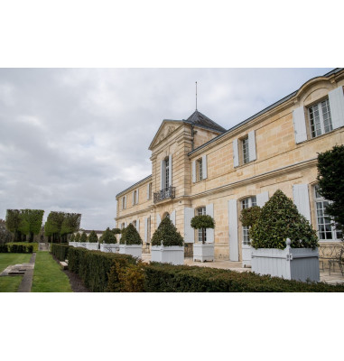 Façade du Grand Cru Classé de Margaux où vous aurez le privilège d'être hébergés