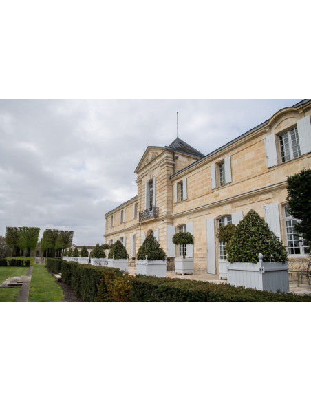 Façade du Grand Cru Classé de Margaux où vous aurez le privilège d'être hébergés