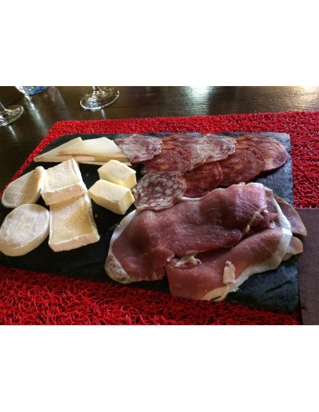 Ardoise charcuteries fromages à savourer lors de votre incentive bordeaux