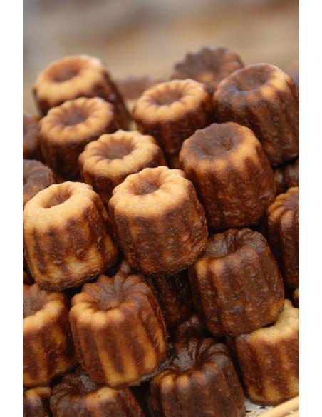 Pause gourmande canelé de bordeaux pendant le rallye pédestre