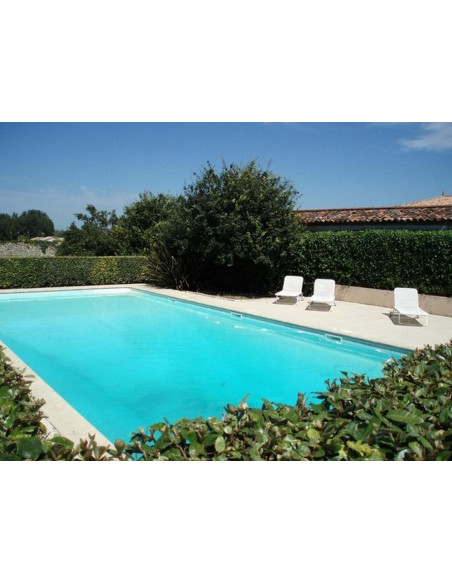 La piscine du Château aux beaux jours