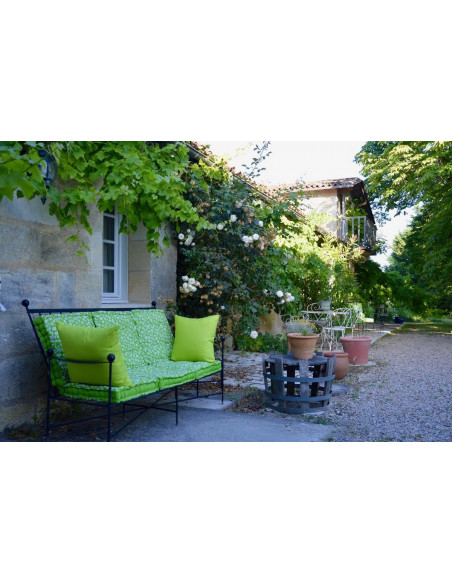 Sofa à l'extérieur du Château avec vue sur vignes et estuaire !