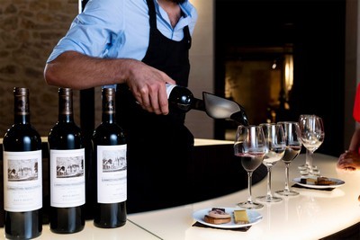 Partez en séjour Saint-Emilion original pour découvrir les vins de Bordeaux, atelier oenologie, vigneron à rencontrer, cave Bordelaise atypique, unique.